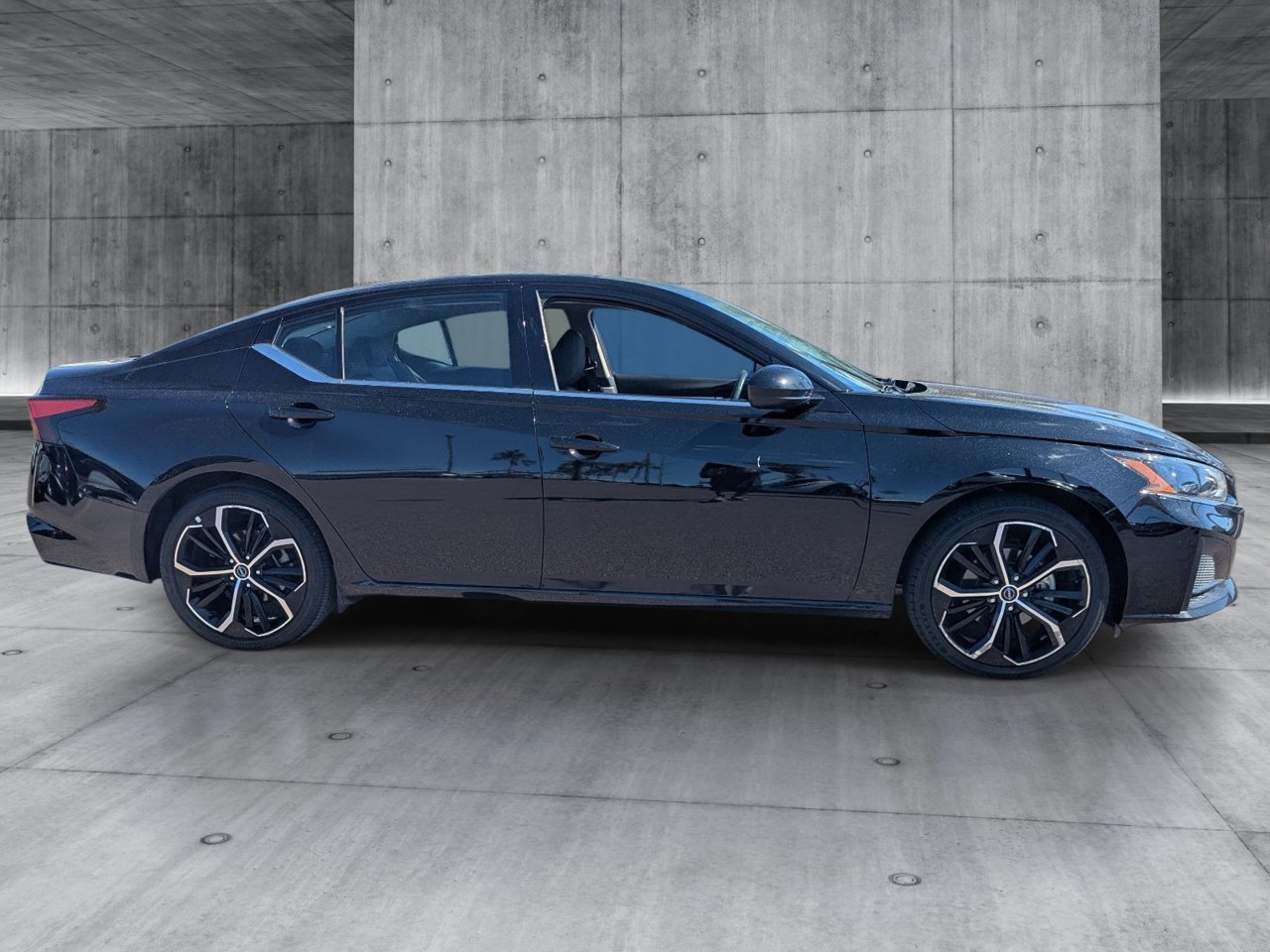 Used 2025 Nissan Altima 2.5 SR FWD image 6