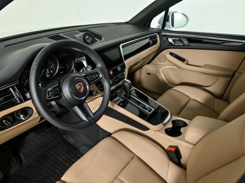 New 2026 Porsche Macan image 4