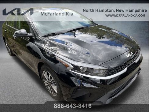 Used 2023 Kia Forte LXS w/ LXS Technology Package FWD image 3