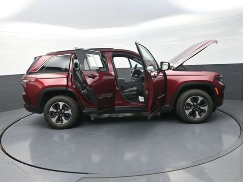 Used 2024 Jeep Grand Cherokee Limited 4xe w/ Trailer Tow Package AWD/4WD image 40