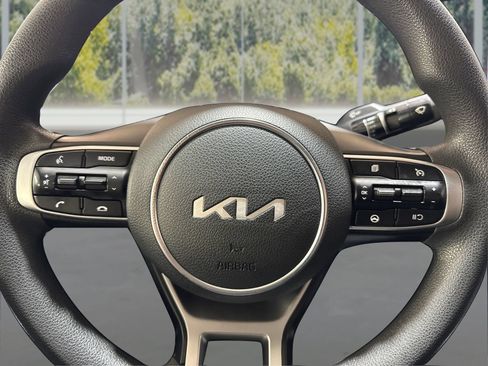 Used 2022 Kia K5 LXS FWD image 17