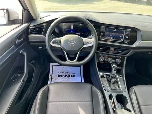 Used 2023 Volkswagen Jetta SE FWD image 20