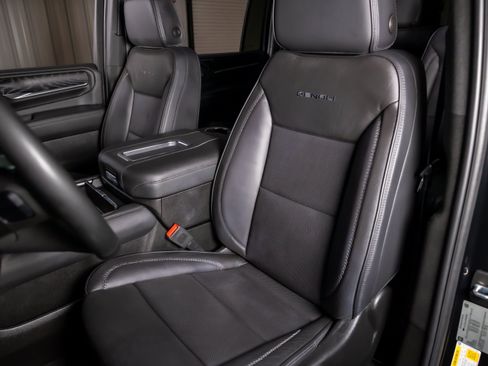 Used 2023 GMC Yukon XL Denali AWD/4WD image 5
