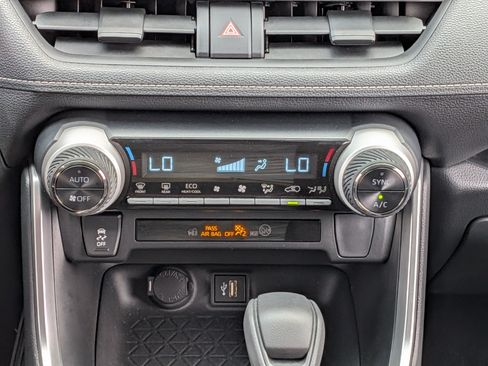 Certified 2025 Toyota RAV4 LE AWD/4WD image 28
