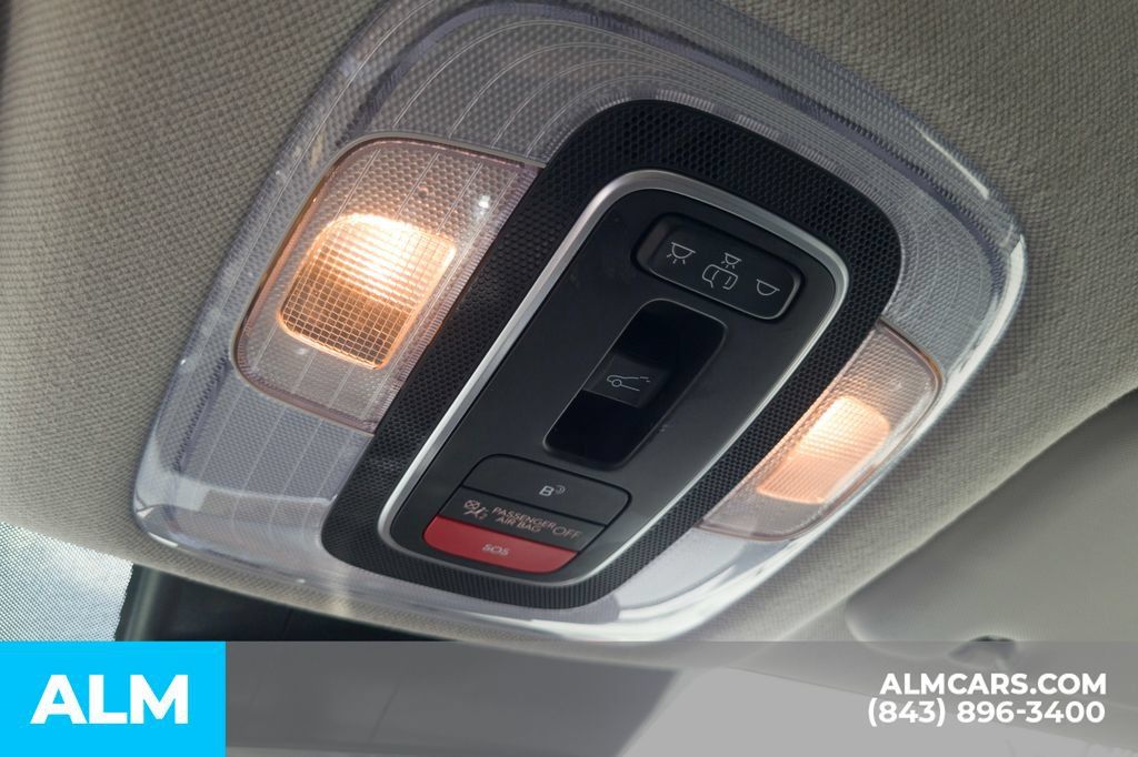 Used 2024 Hyundai Elantra Limited FWD image 17