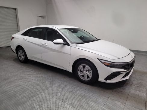 Used 2025 Hyundai Elantra SE w/ Cargo Package FWD image 11