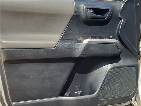 Used 2018 Toyota Tacoma SR5 RWD image 10