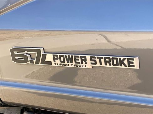 Used 2024 Ford F250 Platinum w/ FX4 Off-Road Package image 9