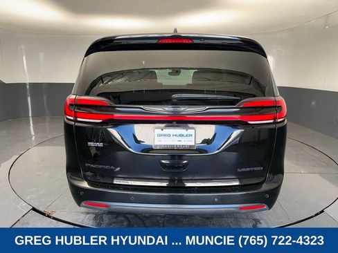 Used 2025 Chrysler Pacifica Limited FWD image 15