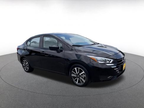 Used 2025 Nissan Versa SV FWD image 2