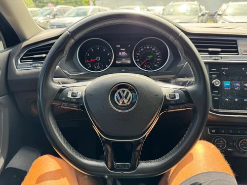Used 2020 Volkswagen Tiguan SE w/ Panoramic Sunroof Package AWD/4WD image 14