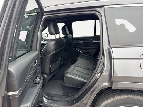 Used 2023 Jeep Grand Cherokee Overland AWD/4WD image 30
