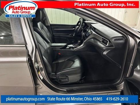 Used 2018 Toyota Camry SE image 40