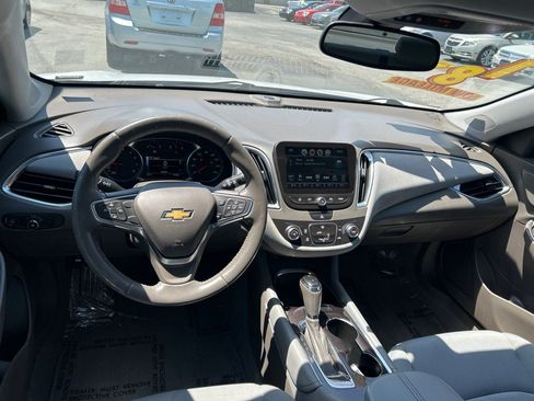 Used 2018 Chevrolet Malibu LT FWD image 13