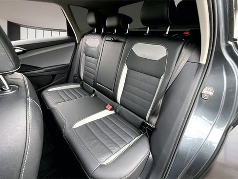 Used 2022 Volkswagen Taos SEL image 21