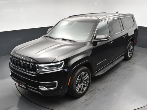 Used 2023 Jeep Wagoneer L Series II AWD/4WD image 28