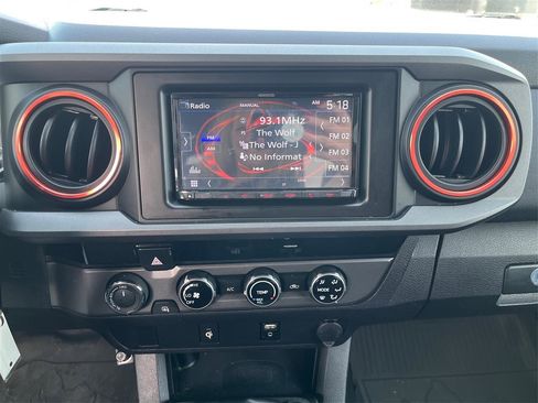 Used 2016 Toyota Tacoma TRD Sport w/ Towing Package image 13