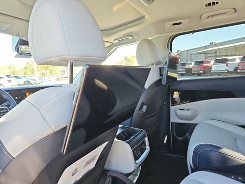 New 2026 Kia Carnival SX Prestige FWD image 7