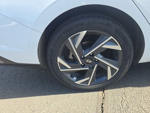 Used 2025 Hyundai Elantra SEL FWD image 6