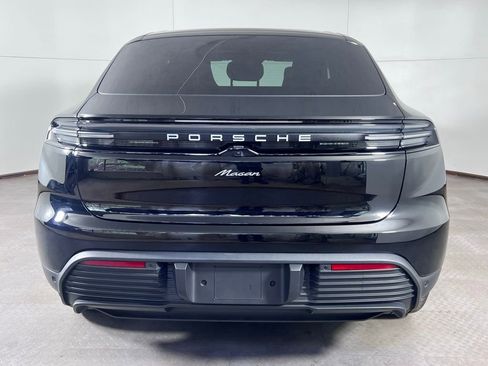 Certified 2025 Porsche Macan Electric image 6