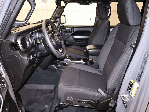 Used 2023 Jeep Gladiator Willys image 12