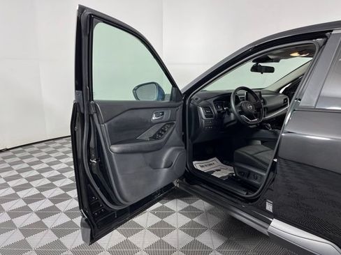 Used 2024 Nissan Rogue SV FWD image 18