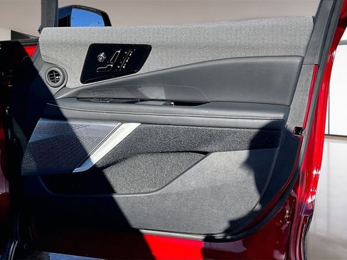 Used 2025 Cadillac Optiq Luxury 2 w/ LPO, Floor Liner Package image 19