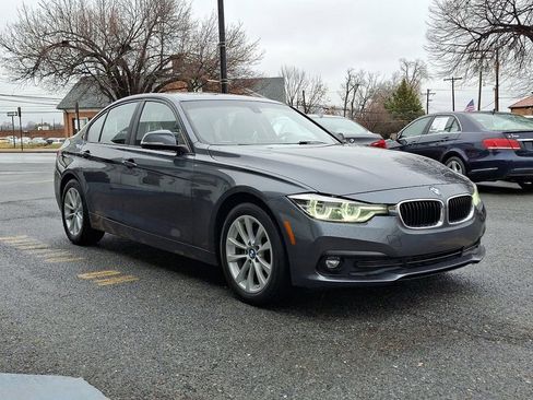 Used 2018 BMW 320i xDrive Sedan w/ Convenience Package image 3