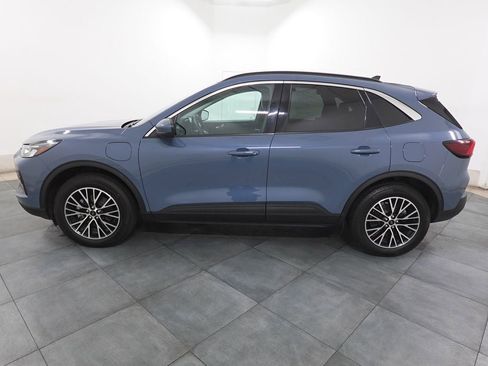 Used 2023 Ford Escape SE image 2