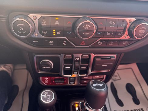 Used 2024 Jeep Wrangler Rubicon 392 image 25