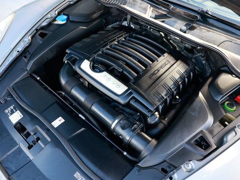 Used 2014 Porsche Cayenne Platinum Edition image 59