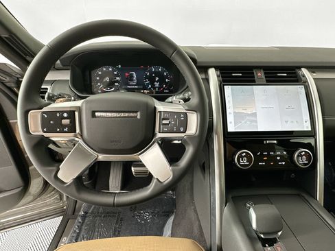 Used 2025 Land Rover Discovery Dynamic SE AWD/4WD image 11
