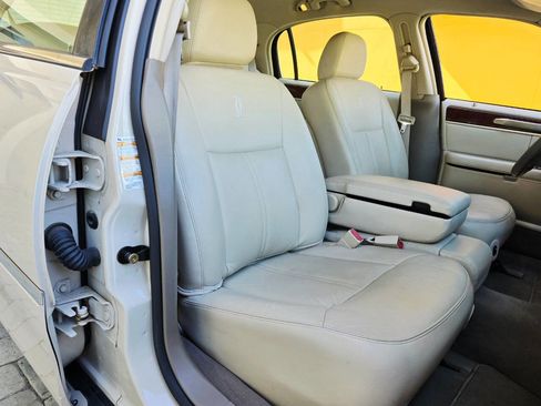 Used 2003 Lincoln Town Car Cartier image 94