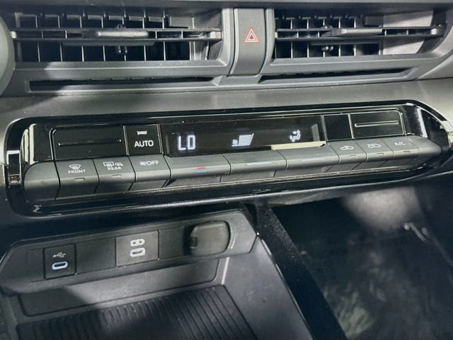 Certified 2025 Toyota Prius LE FWD image 17