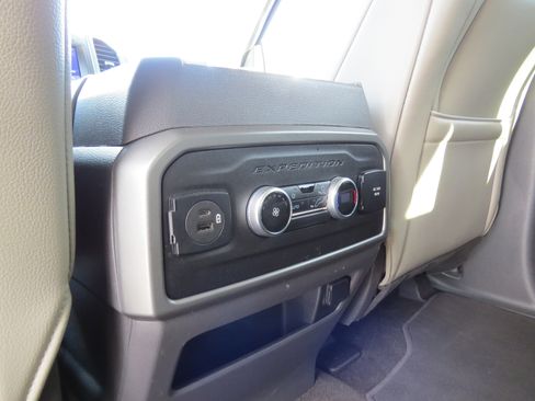 Used 2021 Ford Expedition Max XLT image 18