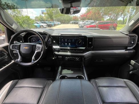 Used 2025 Chevrolet Silverado 2500 LTZ w/ LTZ Premium Package AWD/4WD image 11