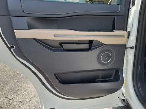 Used 2024 Ford Expedition XLT RWD image 10