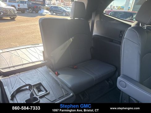 Used 2023 Buick Enclave Essence w/ Experience Buick Package image 28