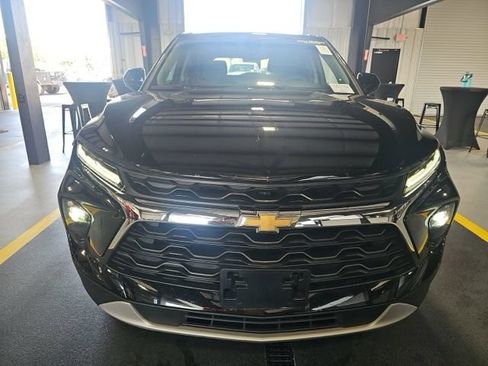 Used 2025 Chevrolet Blazer LT AWD/4WD image 3