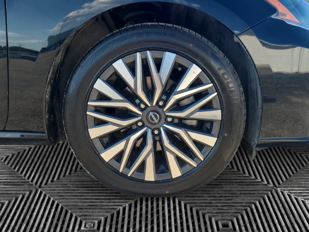Used 2024 Nissan Altima 2.5 SV FWD image 16
