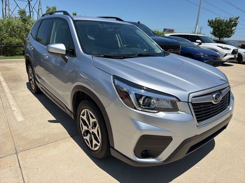 Used 2020 Subaru Forester Premium AWD/4WD image 3