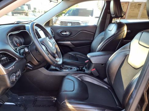 Used 2019 Jeep Cherokee Latitude Plus image 9