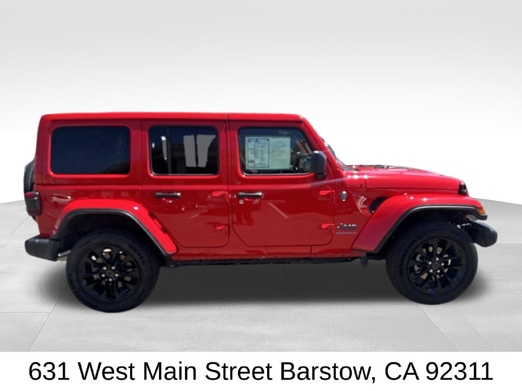Used 2025 Jeep Wrangler Unlimited Sahara w/ Safety Group AWD/4WD image 3