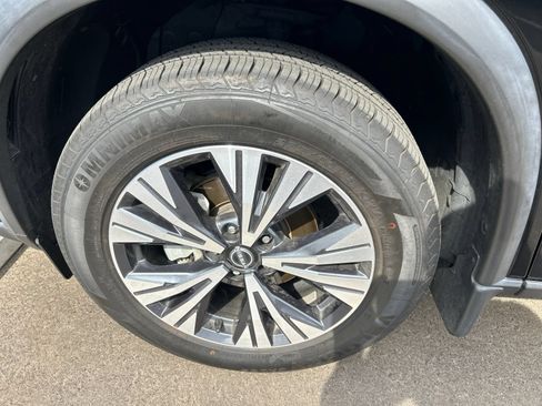 Used 2023 Nissan Rogue SV FWD image 8