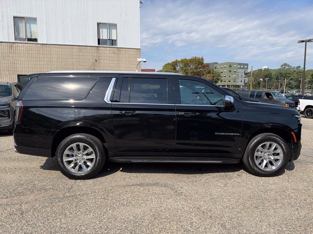 Used 2026 Chevrolet Suburban Premier AWD/4WD image 7