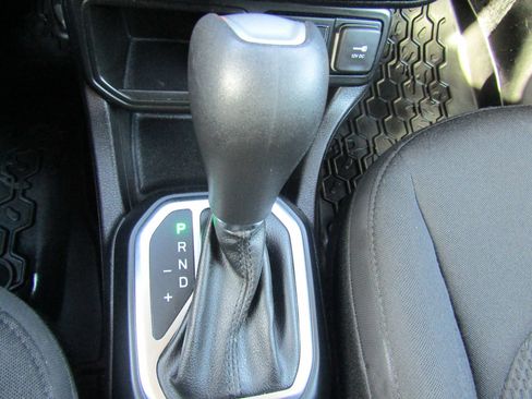 Used 2018 Jeep Renegade Altitude FWD image 29