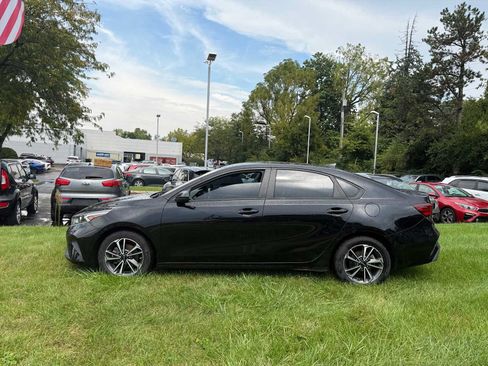 Used 2023 Kia Forte LXS FWD image 8