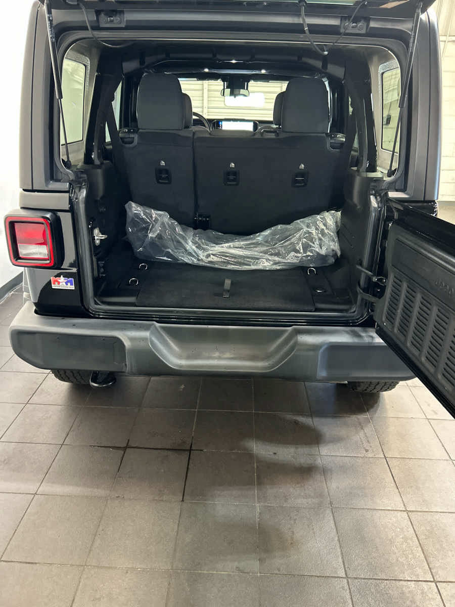 Used 2024 Jeep Wrangler Unlimited Sport AWD/4WD image 10