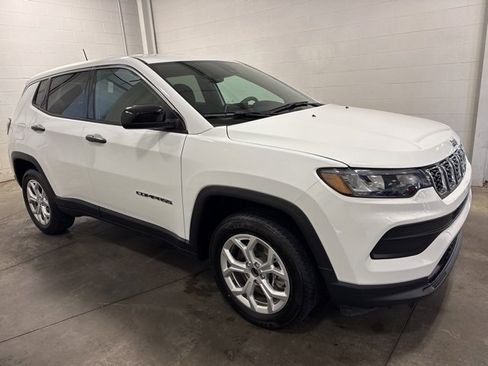 Used 2024 Jeep Compass Sport image 3