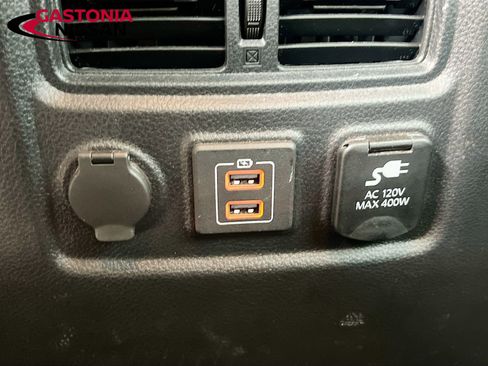 Used 2024 Nissan Titan SV w/ SV Convenience Package image 32